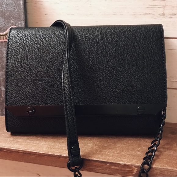 Black clutch bag with petite metallic chain - Picture 5 of 5